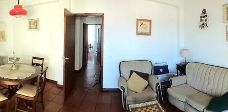 Seafront Penthouse 公寓
